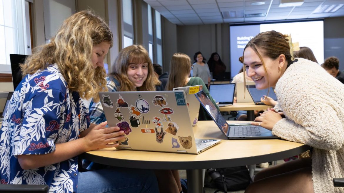 students in class in leadr